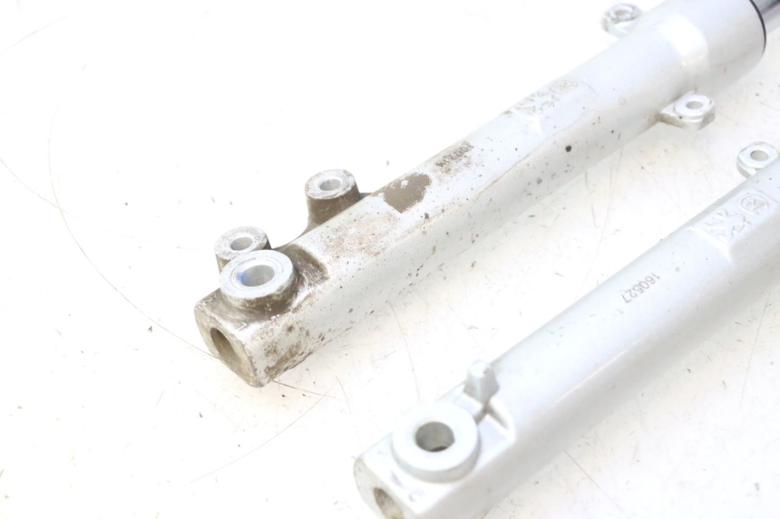 photo de STANDROHR PEUGEOT KISBEE 2T 50 (2010 - 2017) - Details der Befestigungspunkte