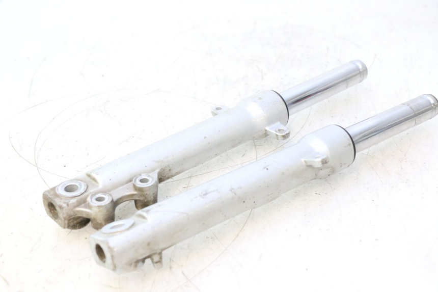 photo de STANDROHR PEUGEOT KISBEE 2T 50 (2010 - 2017) - Oberflächenzustand und Material