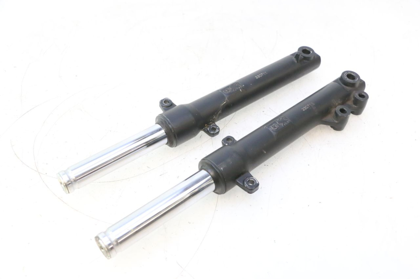 photo de STANDROHR PEUGEOT KISBEE 4T 50 (2023 - 2026) - Details der Befestigungspunkte