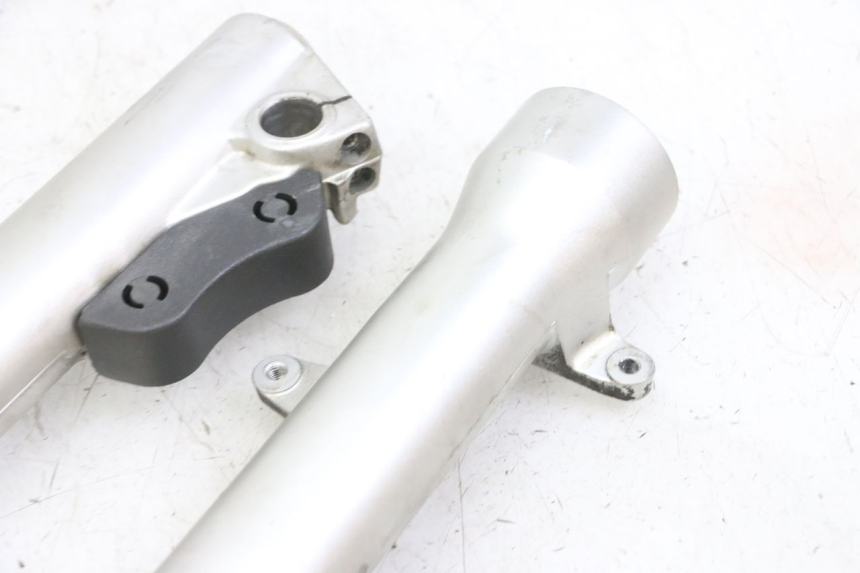 photo de STANDROHR GILERA NEXUS 125 (2009 - 2013) - Oberflächenzustand und Material