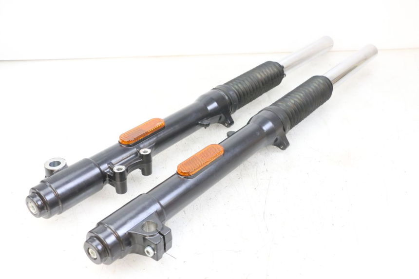 photo de STANDROHR ROYAL ENFIELD SCRAM 411 (2022 - 2024) - Hauptansicht