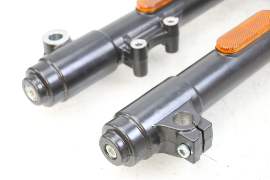 photo de STANDROHR ROYAL ENFIELD SCRAM 411 (2022 - 2024) - Weitere Ansicht des Artikels