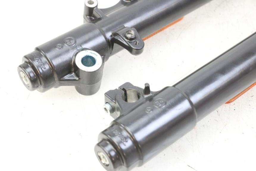 photo de STANDROHR ROYAL ENFIELD SCRAM 411 (2022 - 2024) - Details der Befestigungspunkte