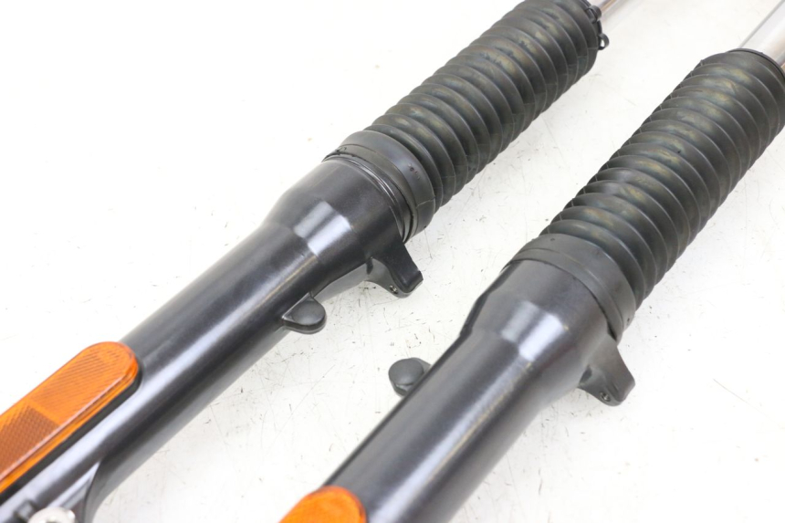 photo de STANDROHR ROYAL ENFIELD SCRAM 411 (2022 - 2024) - Kennzeichnungen und Originalreferenzen