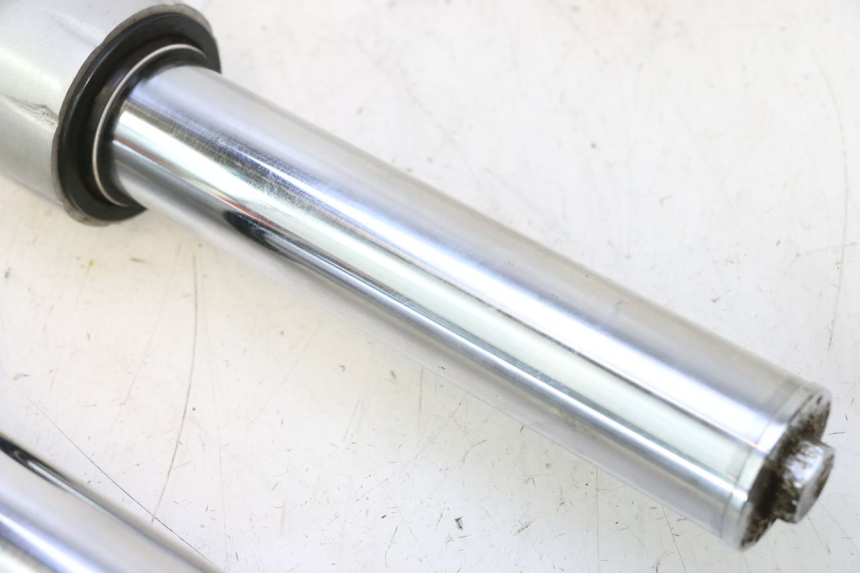 photo de STANDROHR PEUGEOT SATELIS 125 (2013 - 2018) - Details der Befestigungspunkte