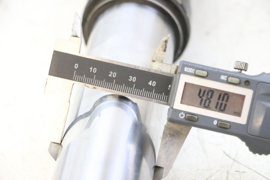 photo de STANDROHR KTM SUPERENDURO R 950 (2005 - 2009) - Detailansicht des Bauteils