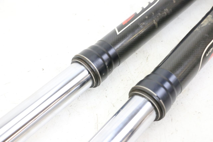 photo de STANDROHR KTM SUPERENDURO R 950 (2005 - 2009) - Hochauflösende Nahaufnahme