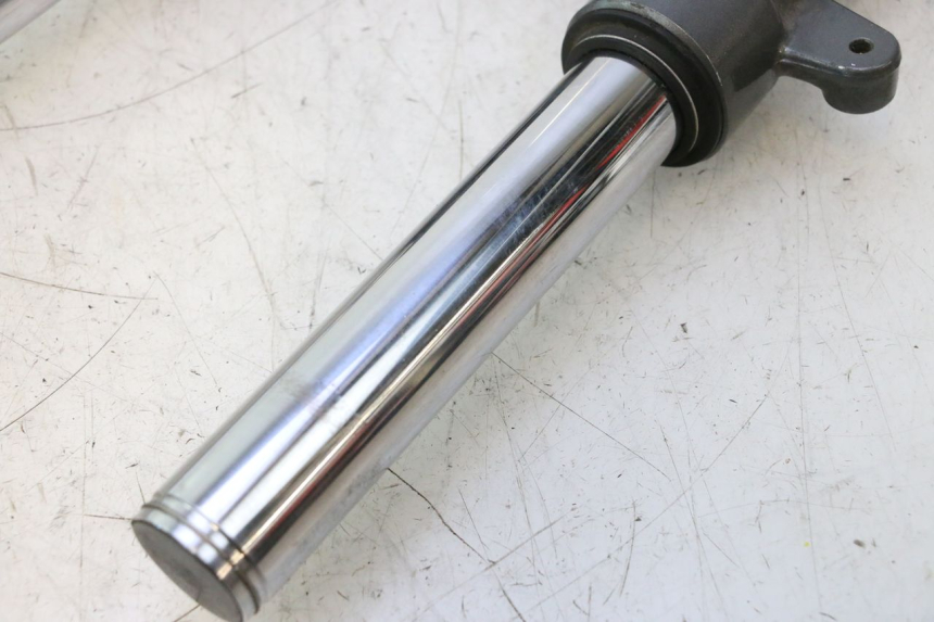 photo de GABELROHR YAMAHA XMAX X-MAX 125 (2006 - 2009) - Details der Befestigungspunkte
