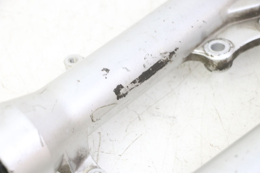 photo de STANDROHR PIAGGIO X9 EVOLUTION 125 (2003 - 2007) - Details der Befestigungspunkte