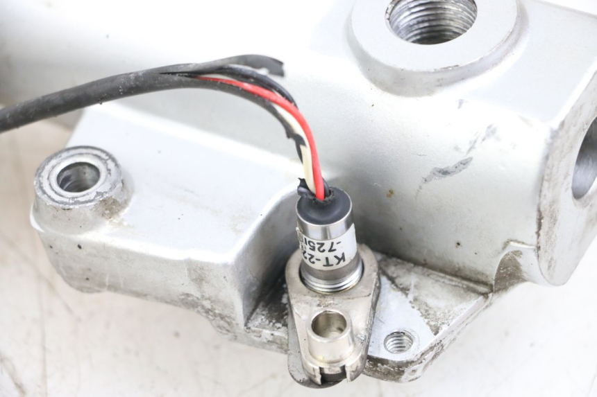 photo de STANDROHR KYMCO XCITING 250 (2006 - 2009) - Details der Befestigungspunkte