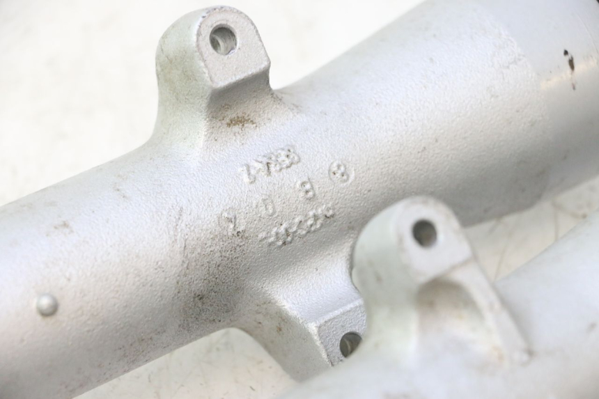 photo de STANDROHR HONDA XLV VARADERO 125 (2007 - 2012) - Fokus auf die Struktur