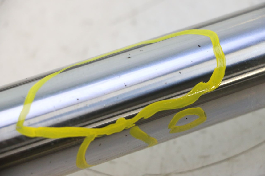 photo de STANDROHR HONDA XLV VARADERO 125 (2007 - 2012) - Zoom auf Gebrauchszustand
