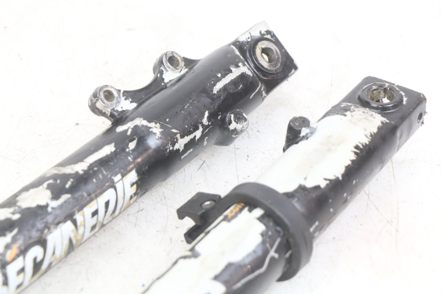 photo de GABELROHR PEUGEOT XP6 50 (2006 - 2011) - Details der Befestigungspunkte