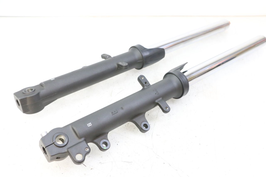 photo de STANDROHR YAMAHA TRACER 7 700 (2020 - 2024) - Details der Befestigungspunkte