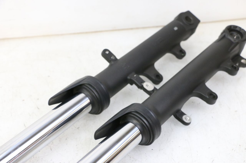 photo de STANDROHR YAMAHA TRACER 7 700 (2020 - 2024) - Oberflächenzustand und Material