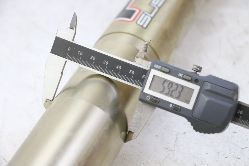 photo de STANDROHR YAMAHA YZ-F YZF 250 (2014 - 2018) - Detailansicht des Bauteils