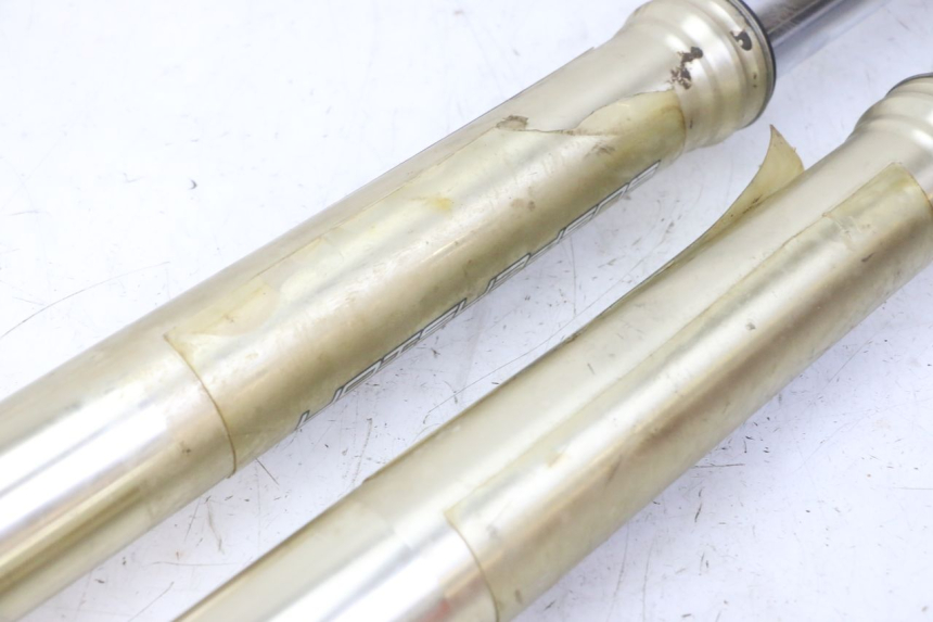 photo de STANDROHR YAMAHA YZ-F YZF 250 (2014 - 2018) - Fokus auf die Struktur