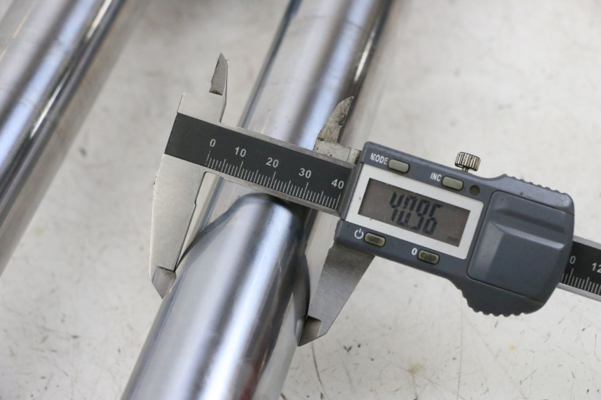 photo de STANDROHR KAWASAKI ZR 7 750 (1999 - 2004) - Zoom auf Gebrauchszustand