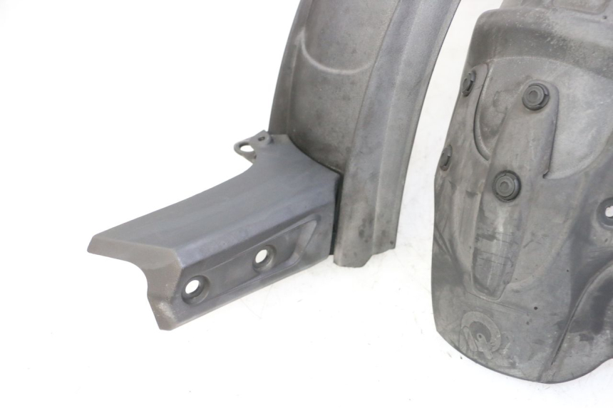 photo de KOTFLÜGEL HINTEN QUADRO 4 4D 350 (2015 - 2018) - Charakteristische Merkmale