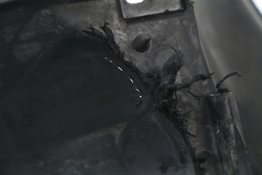 photo de KOTFLÜGEL HINTEN SYM JET 4 50 (2010 - 2014) - Oberflächenzustand und Material