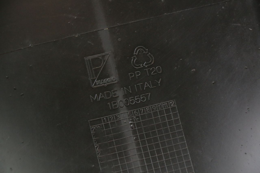 photo de KOTFLÜGEL HINTEN PIAGGIO MP3 HPE 350 (2018 - 2020) - Oberflächenzustand und Material