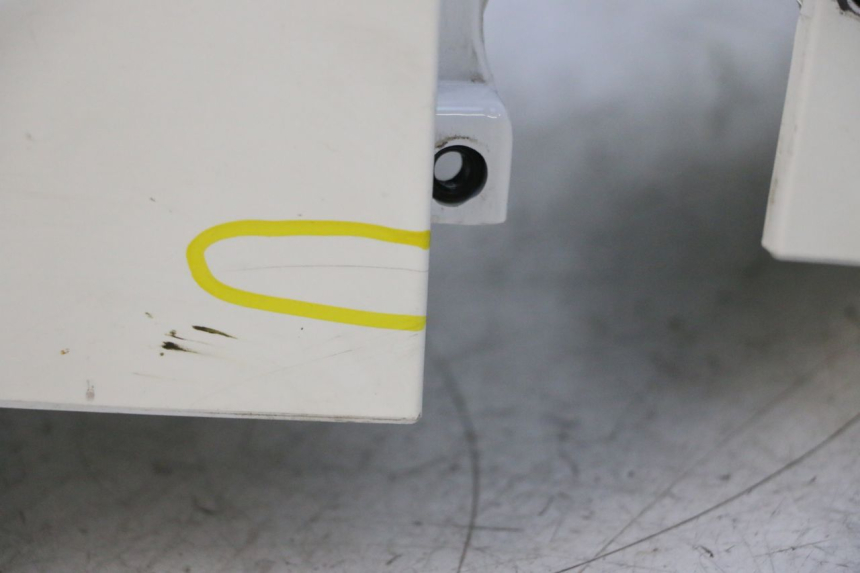 photo de VORDERRADKOTFLüGEL PEUGEOT KISBEE 2T 50 (2010 - 2017) - Details der Befestigungspunkte