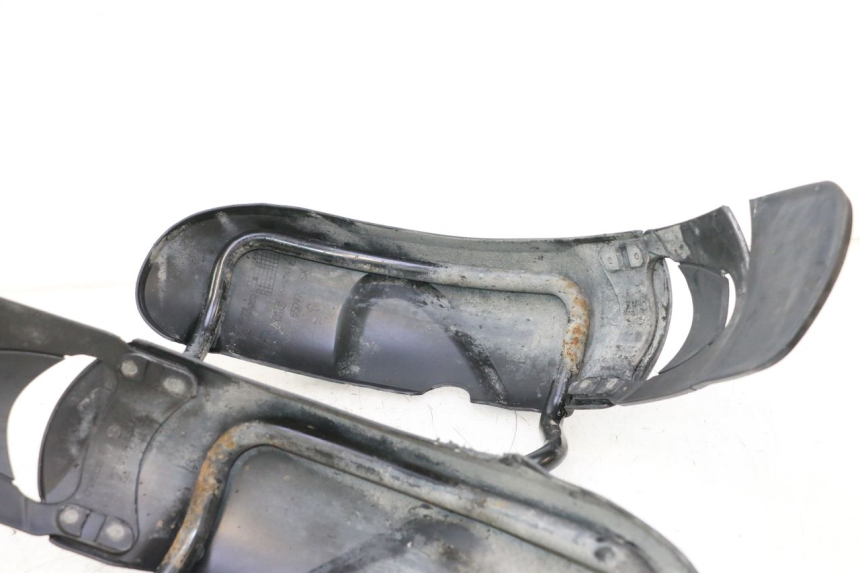 photo de KOTFLÜGEL VORNE PIAGGIO MP3 LT 300 (2010 - 2016) - Details der Befestigungspunkte