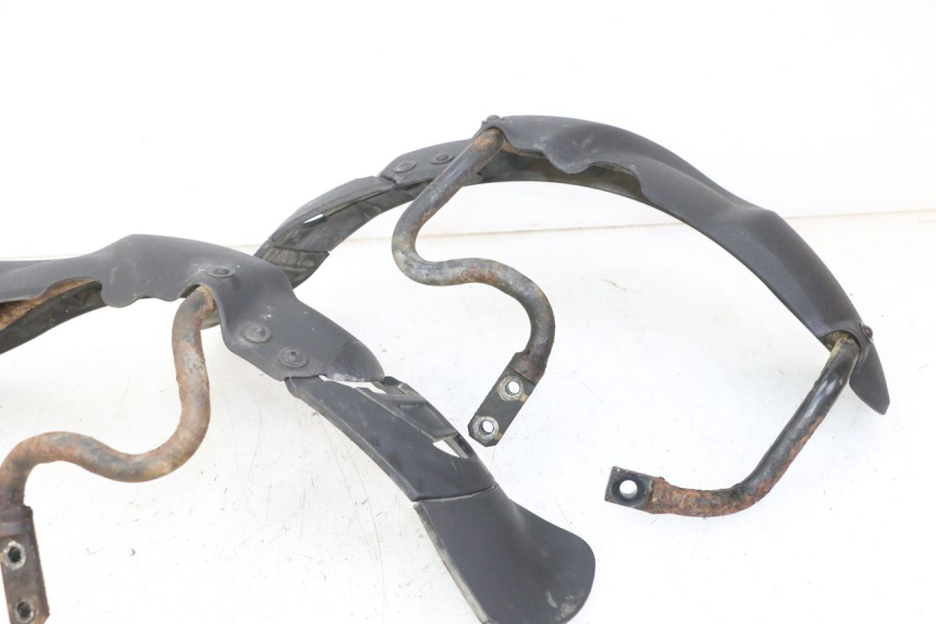 photo de VORDERRADKOTFLüGEL PIAGGIO MP3 RL 250 (2006 - 2010) - Details der Befestigungspunkte