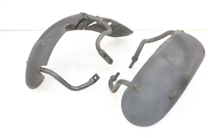 photo de VORDERRADKOTFLüGEL PIAGGIO MP3 125 (2006 - 2014) - Details der Befestigungspunkte