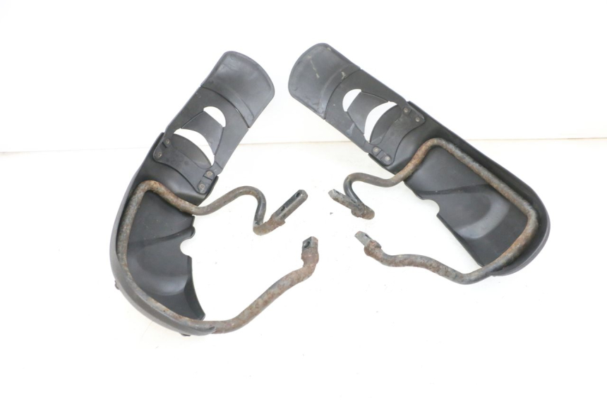 photo de VORDERRADKOTFLüGEL PIAGGIO MP3 RL 250 (2006 - 2010) - Details der Befestigungspunkte