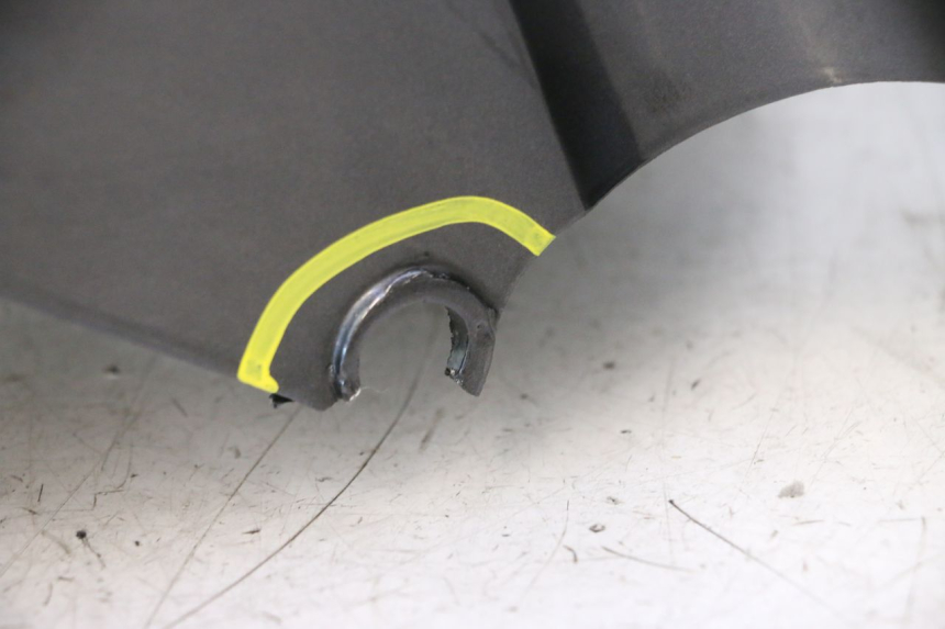 photo de KOTFLÜGEL VORNE YAMAHA YZF R6 600 (2008 - 2009) - Oberflächenzustand und Material