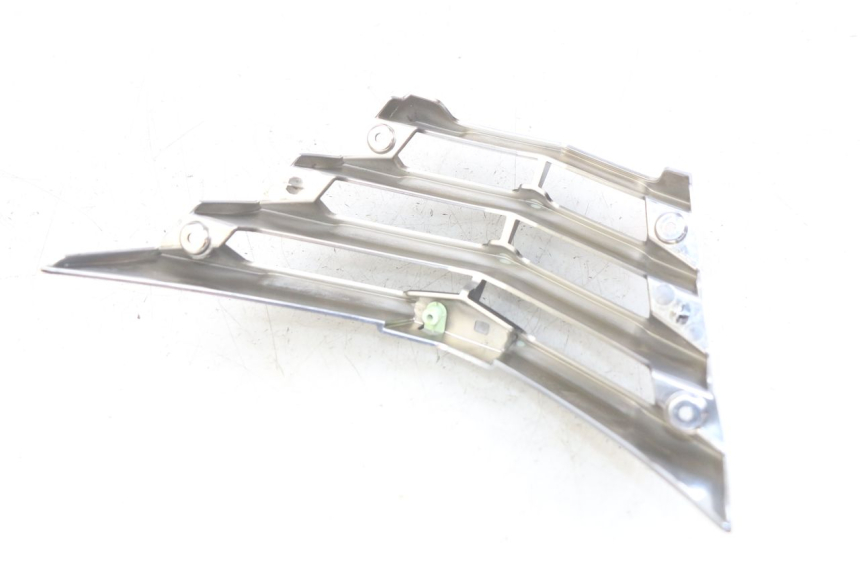 photo de KÜHLERGRILL PEUGEOT CITYSTAR AIR 125 (2014 - 2017) - Detailansicht des Bauteils