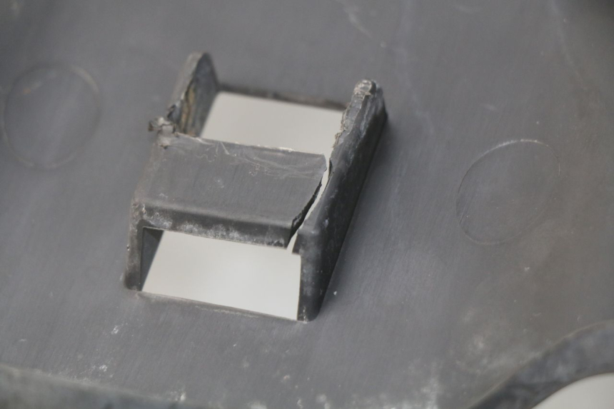 photo de KÃœHLER VERKLEIDUNG KYMCO DINK STREET 125 (2009 - 2014) - Details der Befestigungspunkte