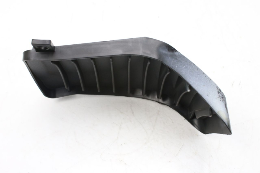 photo de LINKE KÜHLERGRILL PIAGGIO VESPA GTS IGET ABS 125 (2017 - 2023) - Detailansicht des Bauteils