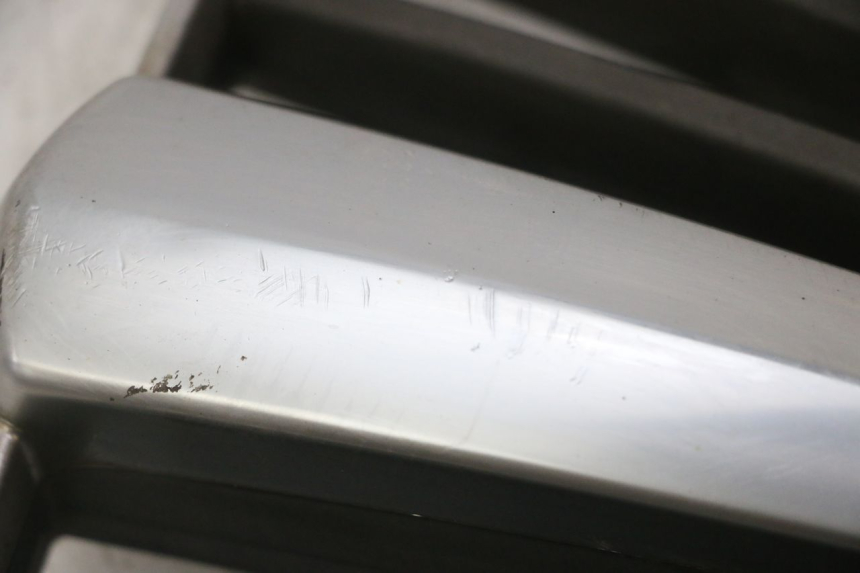 photo de KÜHLERGRILL PIAGGIO MP3 LT 400 (2007 - 2012) - Zoom auf Gebrauchszustand