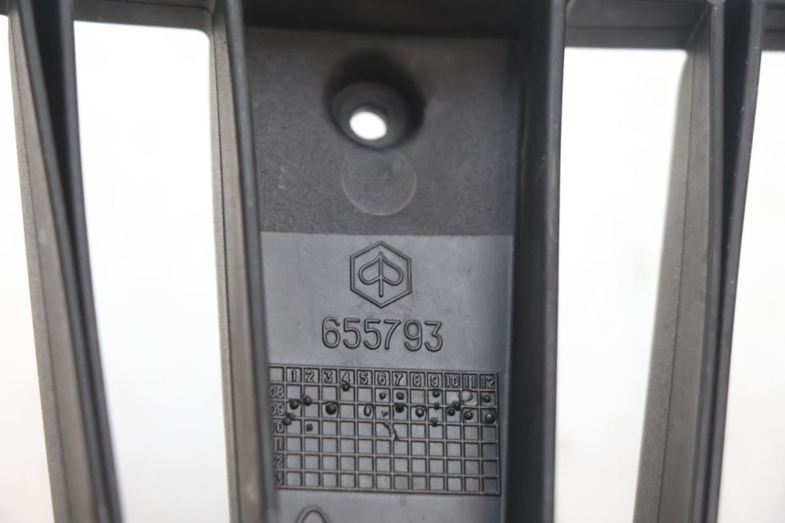 photo de KÃœHLER VERKLEIDUNG PIAGGIO MP3 LT 300 (2010 - 2016) - Technische Nahaufnahme