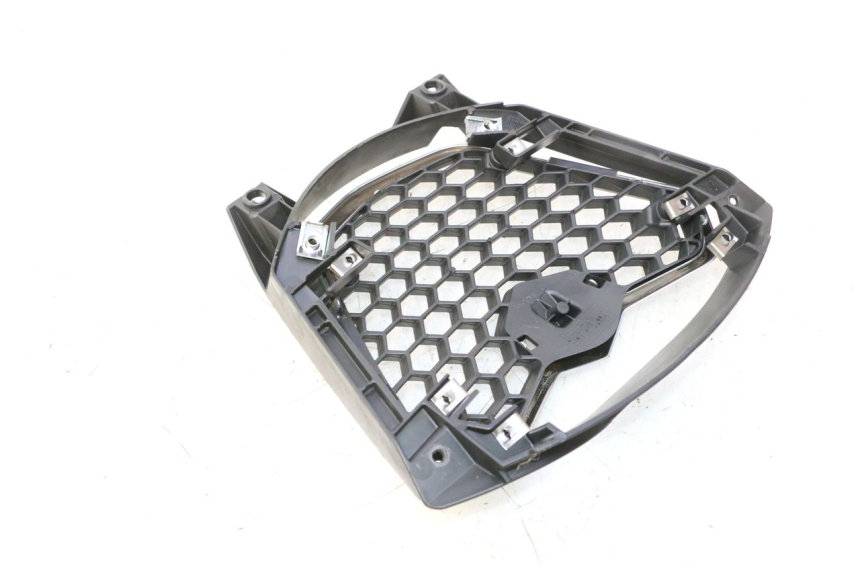 photo de KÃœHLER VERKLEIDUNG PIAGGIO MP3 500 (2016 - 2018) - Details der Befestigungspunkte