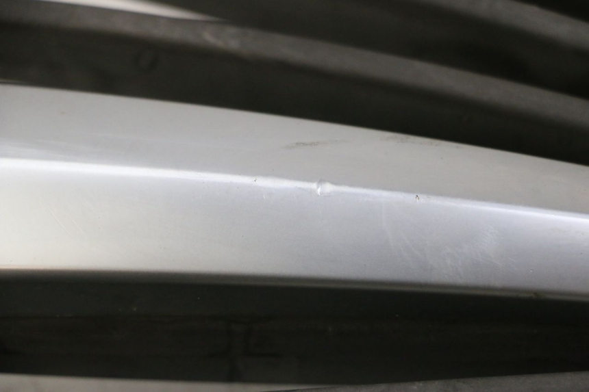 photo de KÜHLERGRILL PIAGGIO MP3 LT 400 (2007 - 2012) - Zoom auf Gebrauchszustand