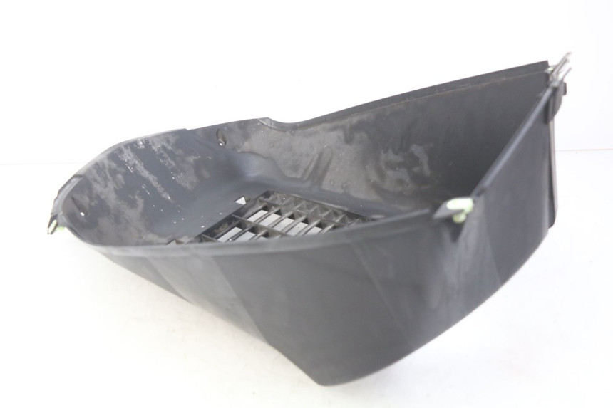 photo de KÜHLERGRILL PEUGEOT SATELIS COMPRESSOR K15 125 (2006 - 2009) - Details der Befestigungspunkte