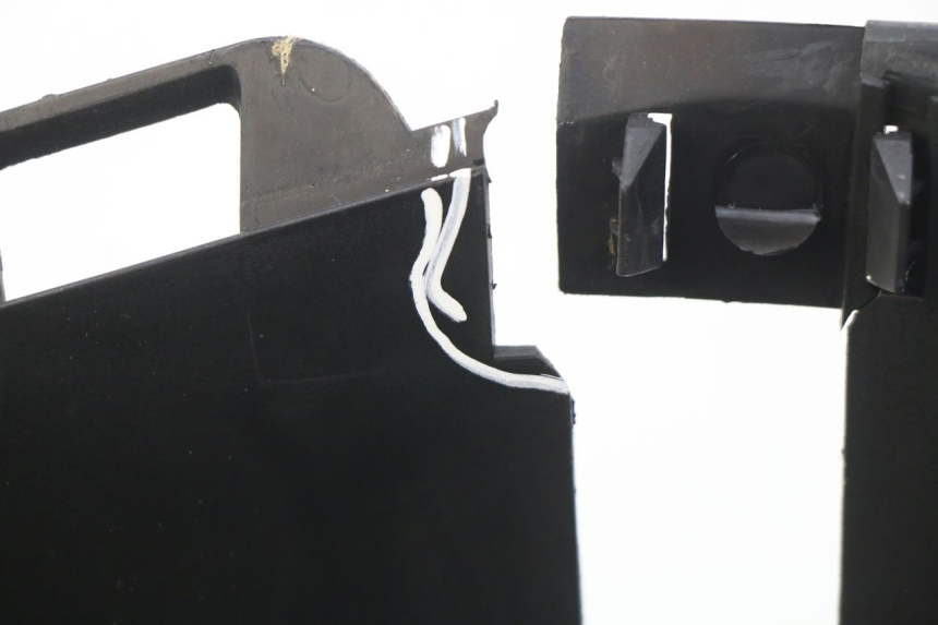 photo de KÜHLERGRILL PEUGEOT SATELIS COMPRESSOR K15 125 (2006 - 2009) - Oberflächenzustand und Material