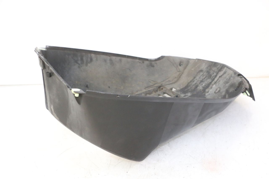 photo de KÃœHLER VERKLEIDUNG PEUGEOT SATELIS 125 (2013 - 2018) - Details der Befestigungspunkte