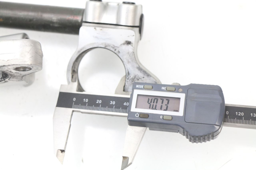 photo de LENKER SUZUKI GSXF GSX F 600 (1988 - 1997) - Zoom auf Gebrauchszustand