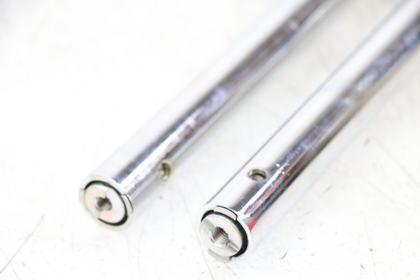 photo de LENKER ROYAL ENFIELD CONTINENTAL GT 650 (2019 - 2024) - Details der Befestigungspunkte