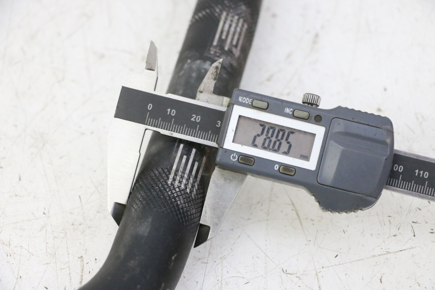 photo de LENKER GILERA SMT SUPERMOTARD 50 (2009 - 2017) - Details der Befestigungspunkte