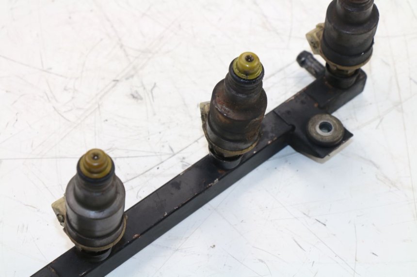 photo de EINSPRITZDüSE BMW K100 1000 (1982 - 1990) - Technische Nahaufnahme