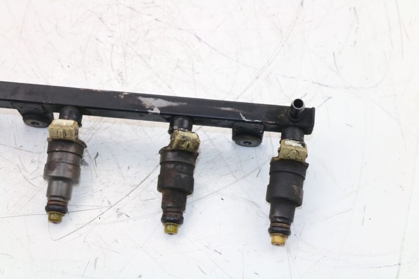 photo de EINSPRITZDüSE BMW K100 1000 (1982 - 1990) - Details der Befestigungspunkte