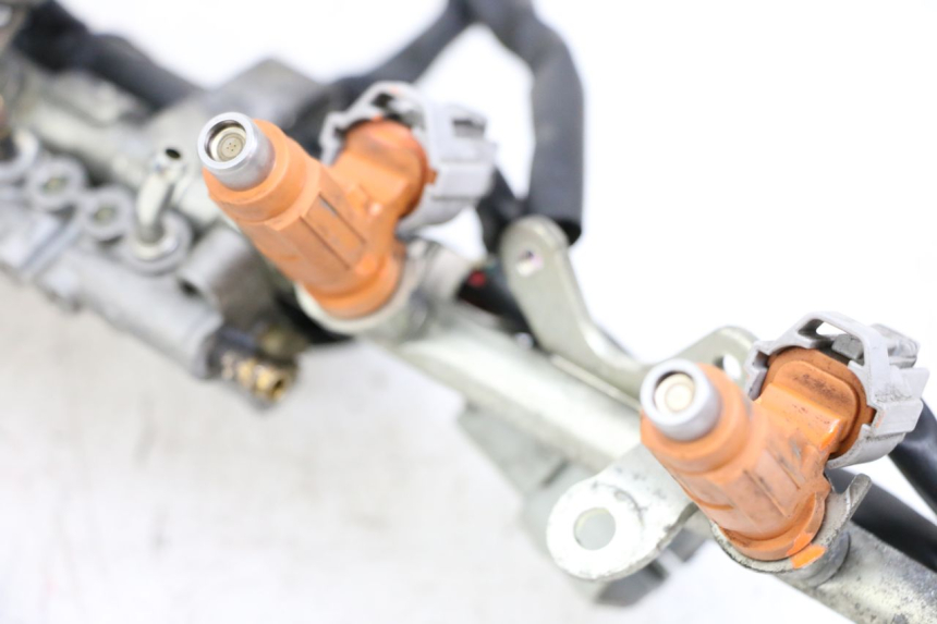 photo de EINSPRITZVENTILE YAMAHA FJR ABS 1300 (2006 - 2012) - Details der Befestigungspunkte