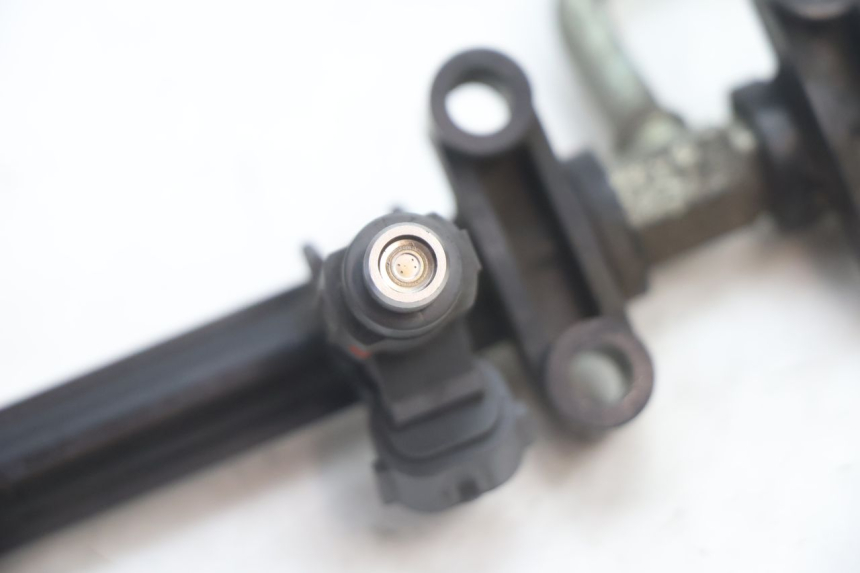 photo de EINSPRITZVENTILE SUZUKI GSR 600 (2005 - 2012) - Details der Befestigungspunkte