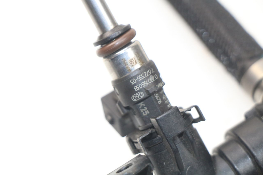 photo de EINSPRITZVENTILE BMW S RR ABS S1000RR 1000 (2009 - 2011) - Detailansicht des Bauteils