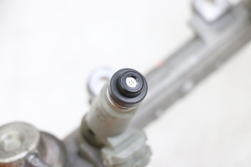 photo de EINSPRITZVENTILE YAMAHA TDM ABS 900 (2002 - 2014) - Zoom auf Gebrauchszustand